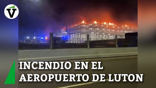 Un incendio obliga a suspender todos los vuelos en el aeropuerto de Londres-Luton