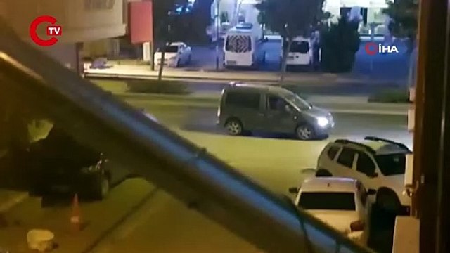 Esenyurt’ta erkek dehşeti: Boşanma aşamasındaki eşinin evini taşladıEsenyurt’ta erkek dehşeti: Boşanma aşamasındaki eşinin evini taşladı