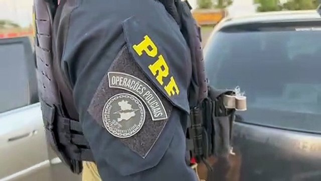 PRF apreende carro carregado com cigarros contrabandeados na BR-277