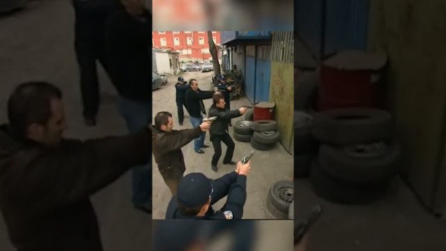 Aksak Sayesinde Kurtuldular! | Hırsız Polis #shorts