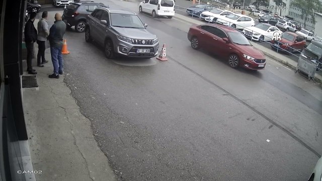 Trabzon'da Tuhaf Kaza! Fren Yerine Gaza Bastı Bakın Ne Oldu (1)