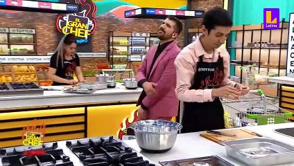 José Peláez trolea al Flaco Granda.