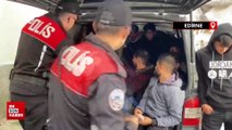 Edirne'de minibüs sürücüsü 23 kaçak göçmeni bırakıp kaçtı