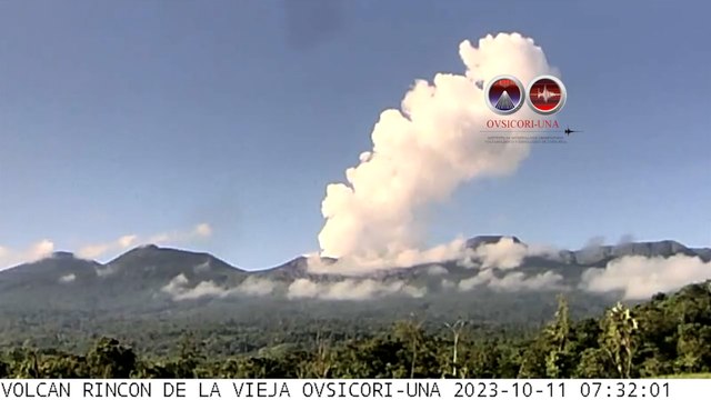 ext-volcan-rincon-vieja-111023