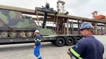 Porto de Paranaguá recebe blindados para o Exército Brasileiro