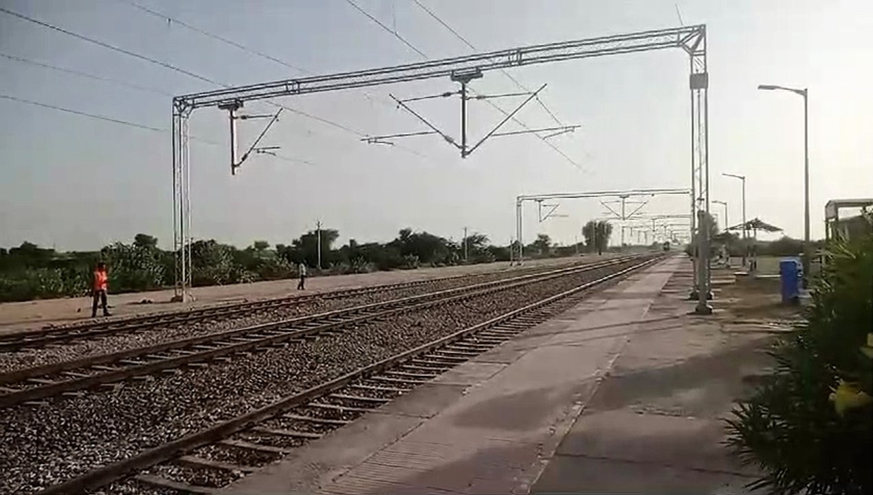 इस रूट पर 110 किलोमीटर प्रति घंटा की रफ्तार से दौड़ा विद्युत इंजन