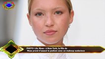 PHOTO Lila Moss : à New York, la fille de  Moss prend d'assaut le podium avec un makeup audacieux