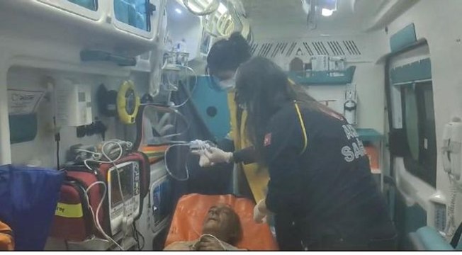 Şişli'de 5 Katlı Binada Yangın Çıktı, Bir Kişi Kurtarıldı