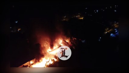 SE INCENDIA FÁBRICA DE COLCHONES EN LICEY AL MEDIO