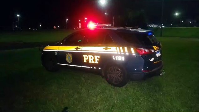 PRF realiza operação de fiscalização no Trevo do Guarujá