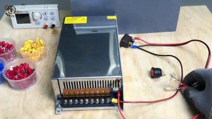 Một anh chàng đã tạo ra một bộ nguồn máy tính để bàn có thể điều chỉnh được từ nhựa PVC nguyên chất và thành phẩm thật tuyệt vời #biến rác thải thành kho báu 小夥用純PVC 製作一台可調式桌上型電源，成品驚艷眾人#變廢為寶