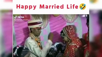 जब दूल्हे ने दुहलन को जड़ा थप्पड़ Indian funny wedding dance jaimala and dance_ part-2