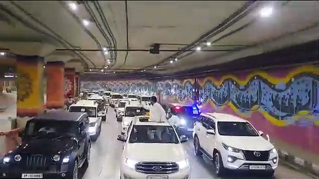 Video: सपा विधायक को फिल्मी अंदाज में गाड़ी चलाना पड़ा महंगा, दिल्ली पुलिस ने काटा चालान