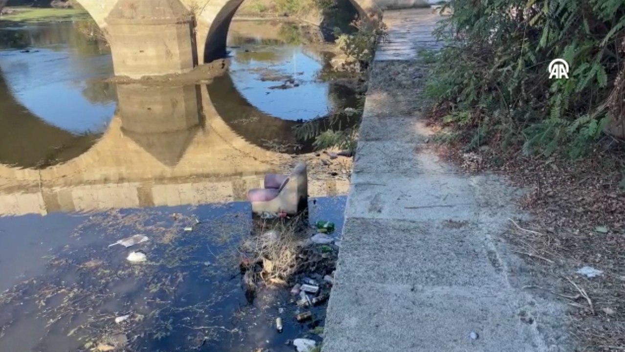 Tunca Nehri'ne atılan çöpler kirliliğe neden oldu