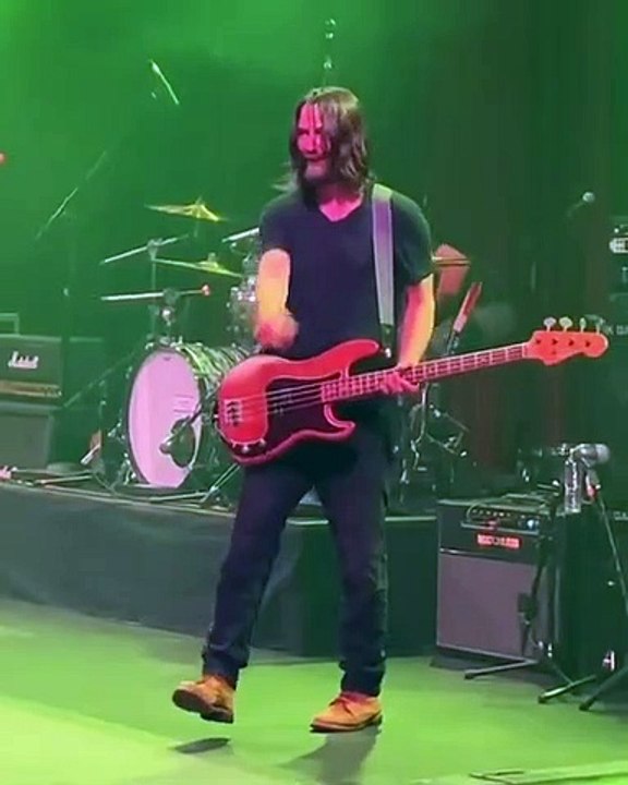Keanu play guitar
