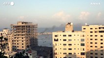 Fumo nel porto di Gaza colpito dai raid israeliani