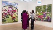 Arte | Damien Hirst recupera la calma con pacíficas pinturas florales