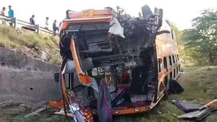 दौसा: बस खाई में गिरी, एक दर्जन लोग घायल, मची चीख पुकार, देखें खौफनाक मंजर