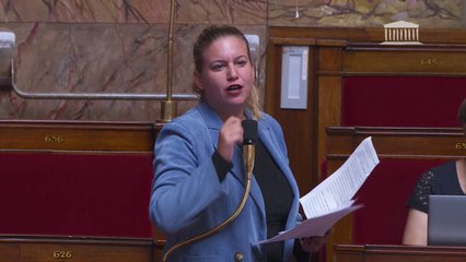 "Vous êtes les pires adversaires des droits des femmes": Mathilde Panot interpelle Marine Le Pen à l'Assemblée