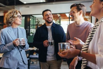 « Coffee badging » : qu'est-ce que cette pratique et pourquoi peut-elle être néfaste au travail ?
