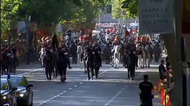 Abucheos y pitos a Pedro Sánchez en su llegada al desfile del 12 de Octubre
