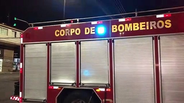 Motocicleta fica destruída após pegar fogo na Avenida Carlos Gomes