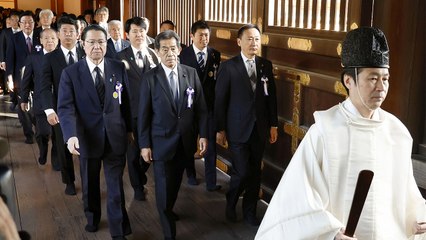 외교부, 야스쿠니 집단 참배에 "과거사 반성 행동으로 보여야" / YTN