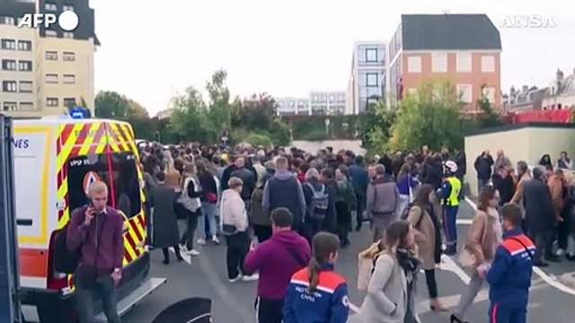 Francia, allerta bomba: evacuata scuola del professore ucciso ad Arras