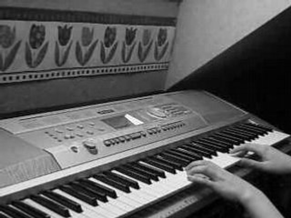 romane piano amaranth