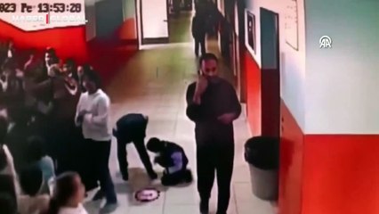 Van'da deprem sonrası okulda yaşanan panik kamerada