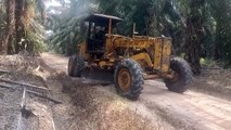 Ketika motor grader tua unjuk Gigi