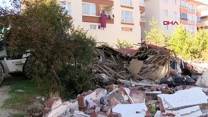 Mamak'ta gecekondu yıkımında iş makinesi operatörüne saldırı