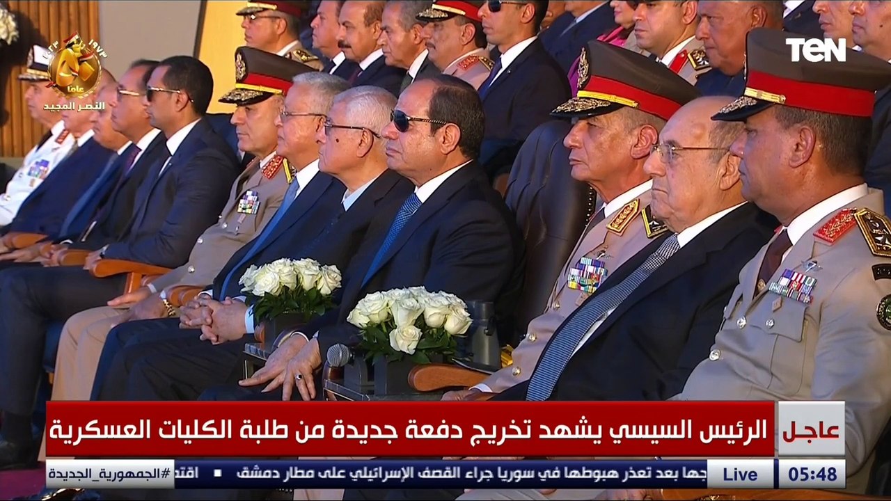 فريق الأكاديمية العسكرية يستعرضون مهاراتهم خلال عروض الفروسية بحفل تخرج الكليات العسكرية