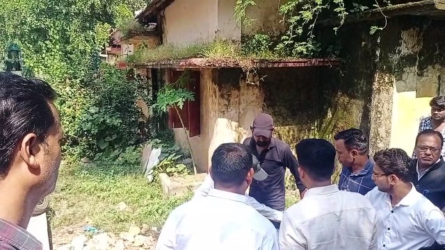 पैसा लेकर और मांग कर रहा पटवारी ,नहीं बना रहा ऋण पुस्तिका, फंसी पर लटकने जा रहा था, तब बोले अब करेंगे काम