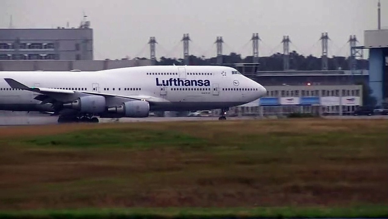 Erster Sonderflug mit Deutschen aus Israel in Frankfurt gelandet