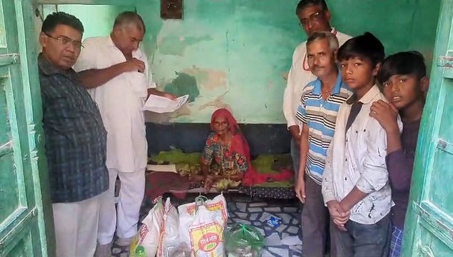 अचानक मिली खुशियां तो आंख से छलक पड़े आंसु.........