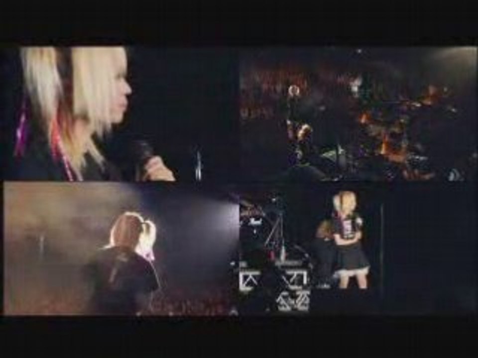 An-cafe-bou-last-live-bou-talking_people