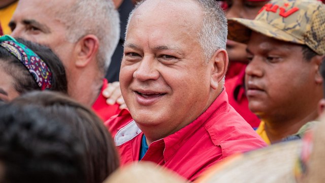 ¿El régimen de Maduro estaría negociando el levantamiento de sanciones internacionales a cambio de suspender inhabilitaciones políticas en Venezuela?