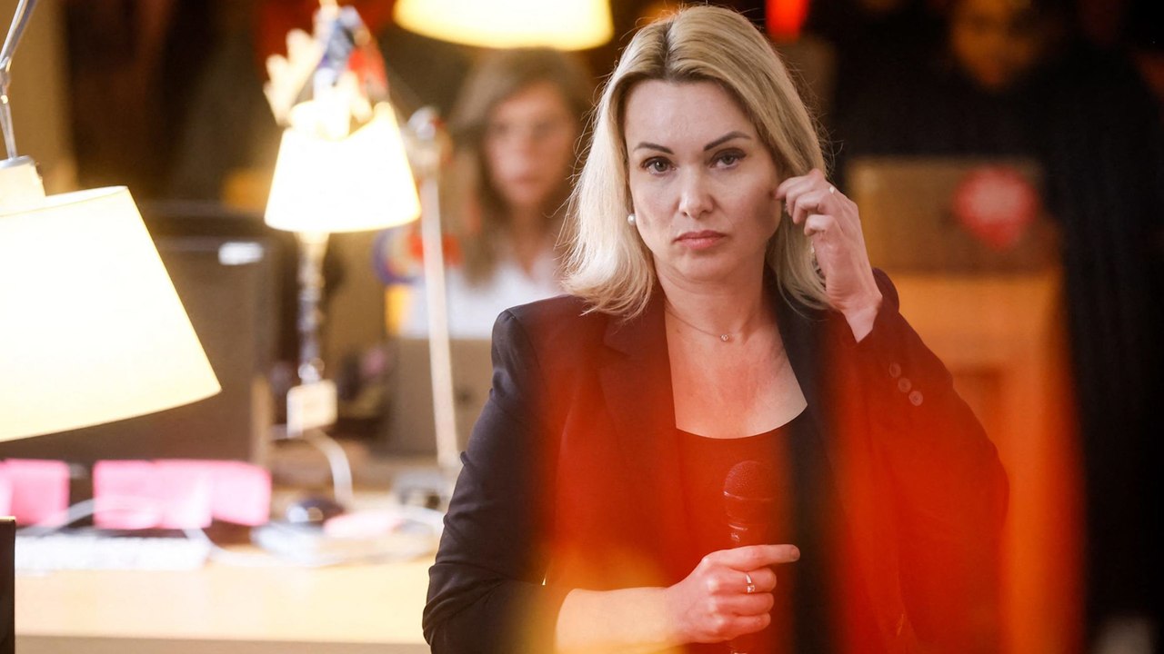 Marina Ovsiannikova, la journaliste russe à la pancarte, victime d’une tentative d’empoisonnement à Paris ?