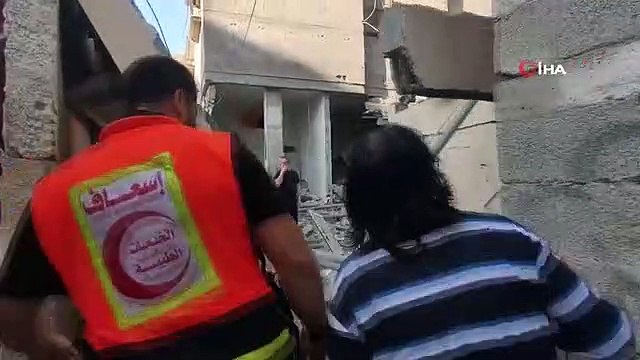 İsrail, Gazze Şeridi'ndeki Magazi Mülteci Kampı'nda çok sayıda binayı vurdu