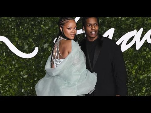 ✅ Rihanna et A$AP Rocky en couple : une trace de rouge à lèvres qui ne trompe pas...