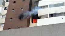 Fumaça preta de fogo em apartamento chama atenção em São José