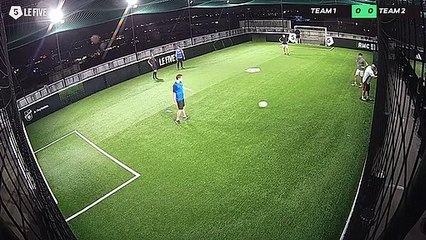 Paris 12/10 à 21:07 - Football Terrain Ext. (LeFive P18)