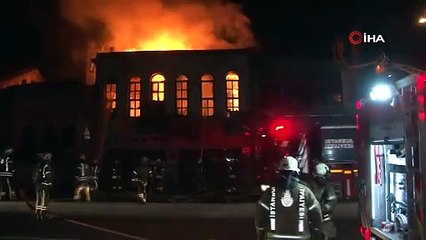İstanbul'da yangın; oyuncak Müzesi küle döndü