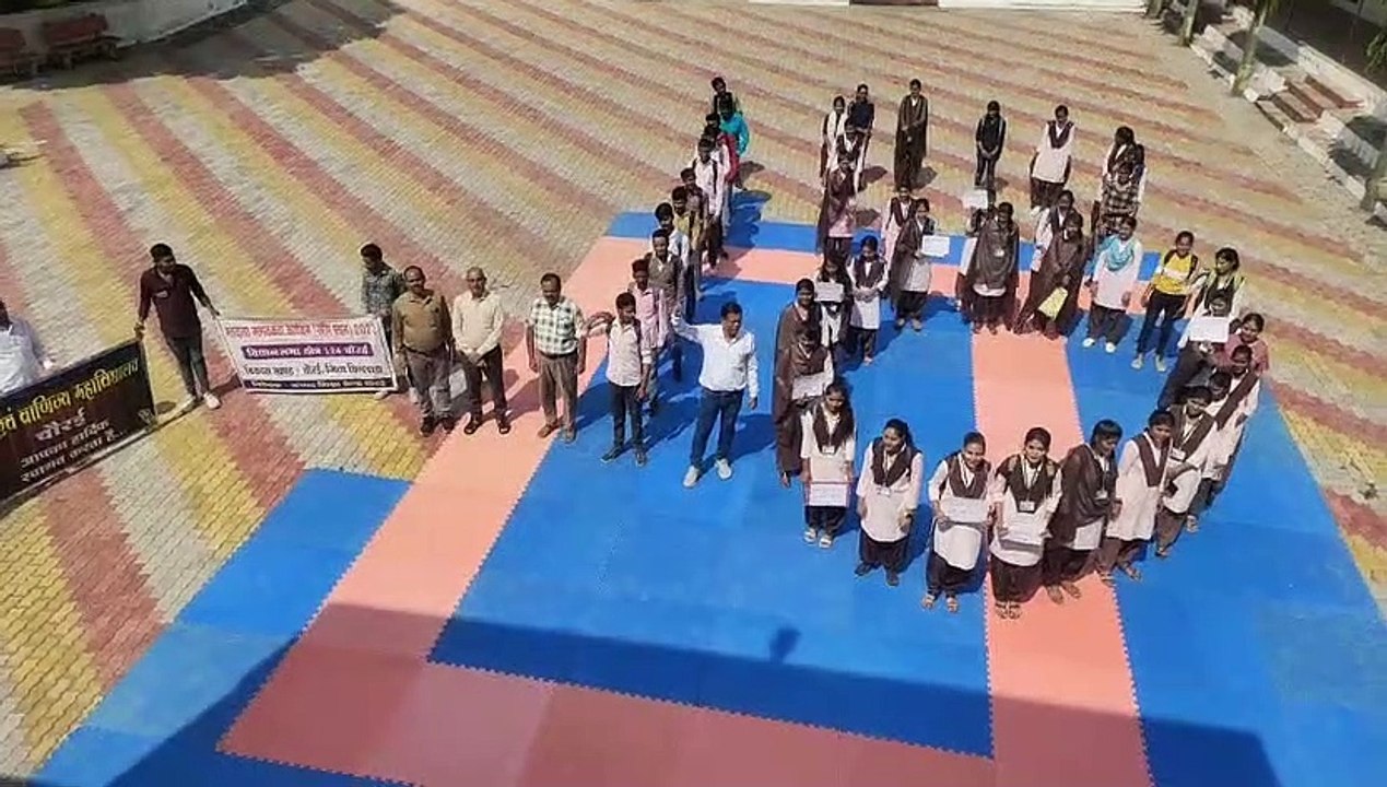 Voting message given through human chain
