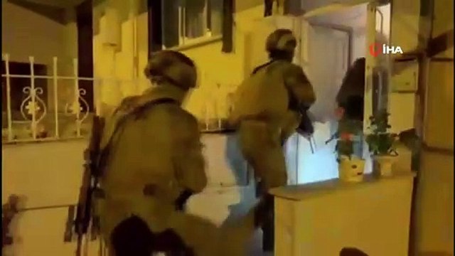 İçişleri Bakanı Yerlikaya: Tekirdağ merkezli 8 ilde eş zamanlı düzenlenen 'Kafes Operasyonları' kapsamında 'Bulutlar Çetesi' olarak bilinen suç...