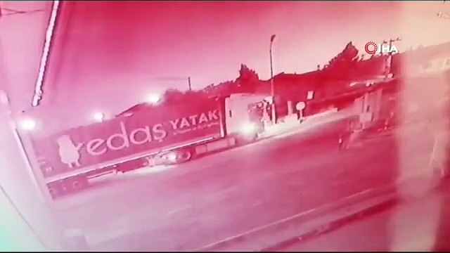 L'accident dans lequel un minibus transportant des ouvriers agricoles et une voiture est entré en collision à Nevşehir a été filmé : 14 blessés