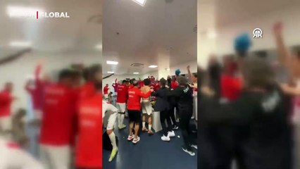 A Milli Futbol Takımı, galibiyet sevincini kutladı