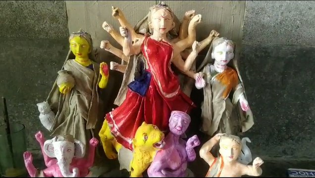 ছাঁচ ছাড়াই প্রতিমা তৈরি! খুদে দীপঙ্করের হাতের জাদুতে মুগ্ধ সবাই | Oneindia Bengali