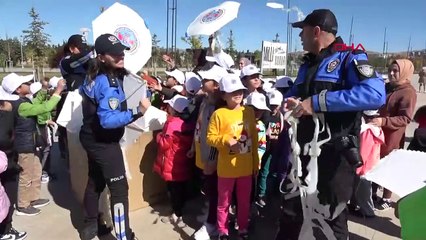 La police d'Erzurum a organisé un festival de cerfs-volants pour les enfants